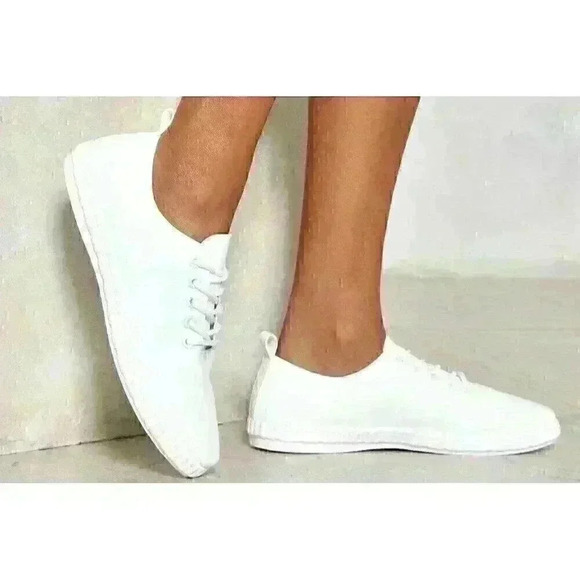 NIB Nasty Gal Women's Wherever I May Roam White Vegan Leather Sneaker Size 6 - Picture 2 of 4